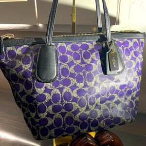 *** SOLD*** Authentic Coach Purple and Black Women's Tote Bag with pouch!!!